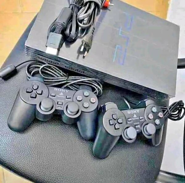 Console PS3 Sony avec manettes