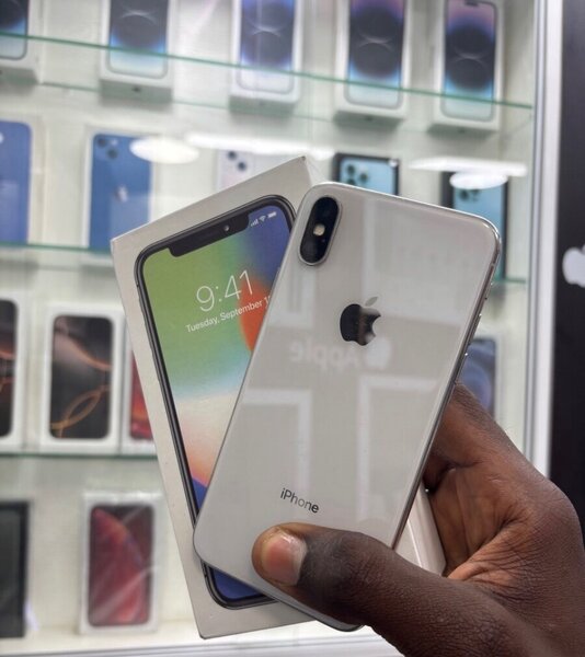 iPhone X dans cartons