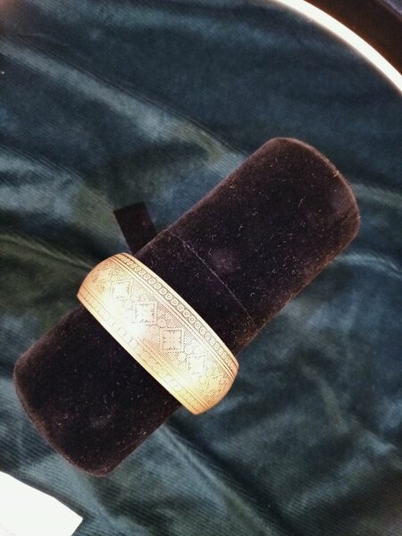 Antic style bracelate