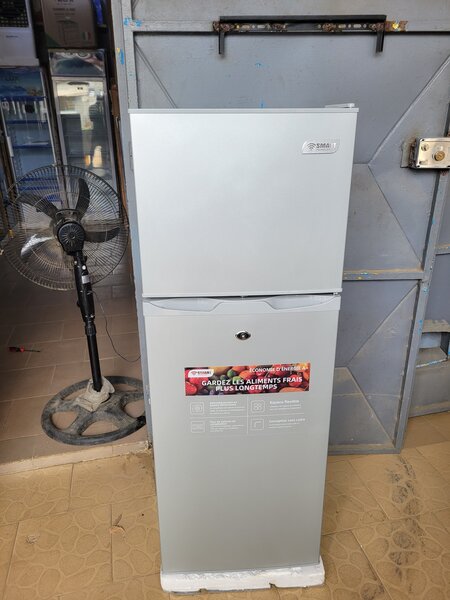 Réfrigérateur à deux portes moderne