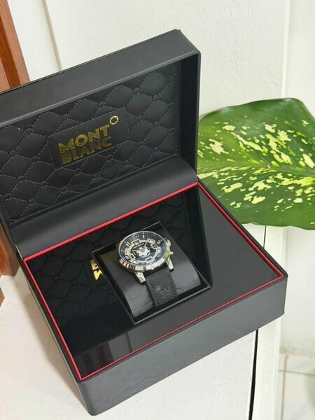 Montre Montblanc noire édition 2024 coffret cuir neuve