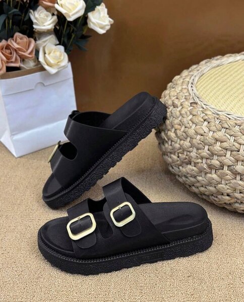 Sandales noires à boucles élégantes