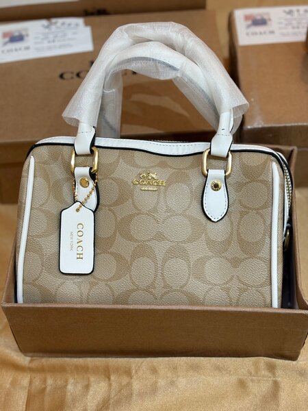coach beige blanc en carton