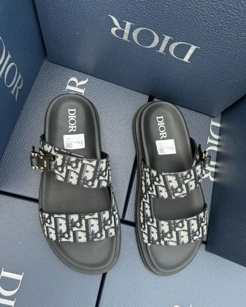 Sandales Dior élégantes