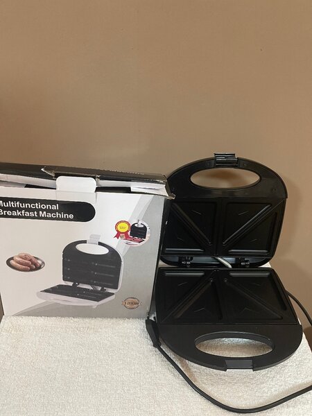 Bread toaster/sandwich maker