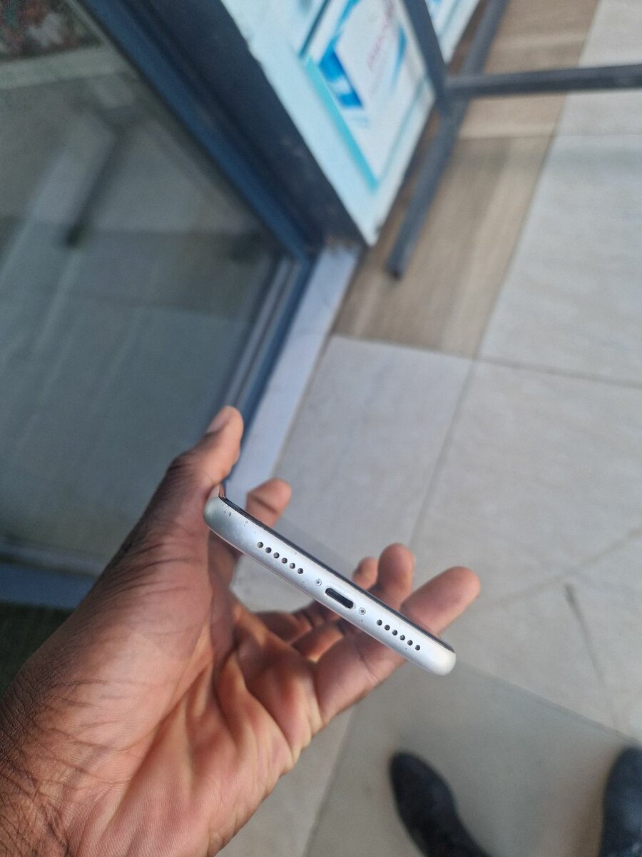 Iphone xr 64 gb uk pre owned