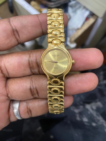 Montre Femme Dorée Élégante