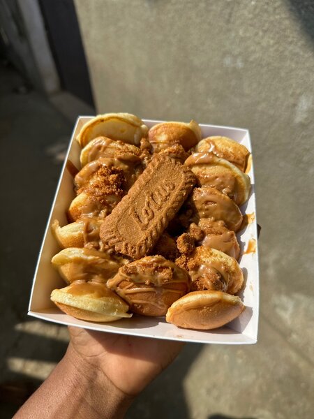 Mini gaufres aux toppings délicieux