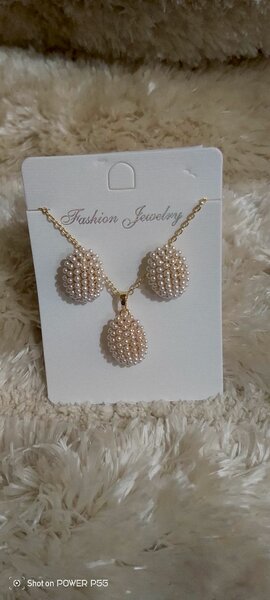 Parure collier et boucles perles