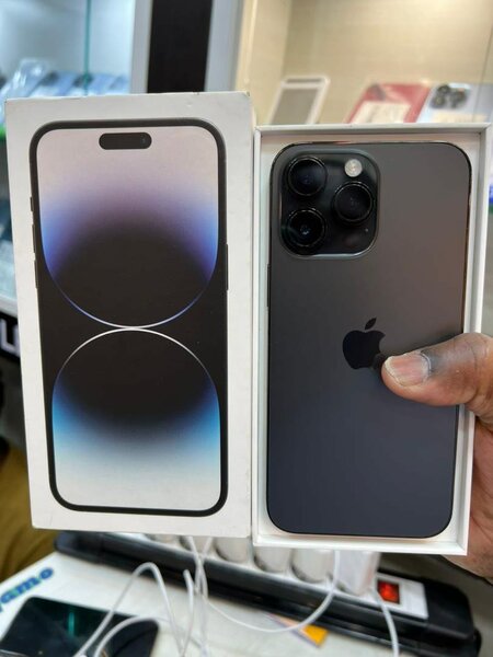 iPhone 14pro 128go quasi neuf avec son carton batterie 78%