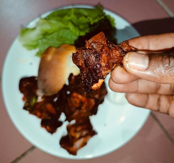 Viande de porc grillée épicée