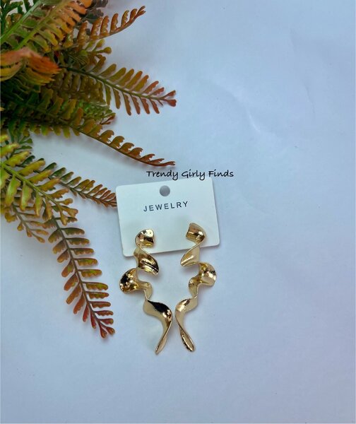 NICHOLE Statement earrings