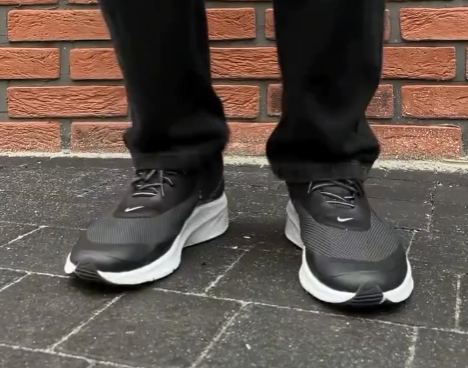 Водоотталкивающие кроссовки Nike Quest 3 Shield