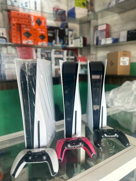 Console PS5 avec manettes