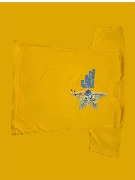T-shirt jaune imprimé artistique