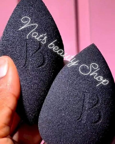 Éponges à maquillage noires