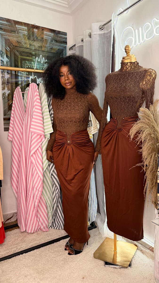 Ensemble jupe longue marron et haut en dentelle