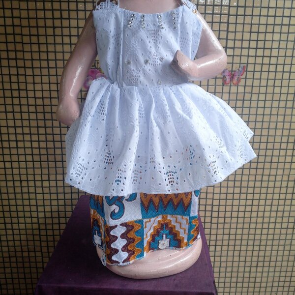 Robe blanche dentelle enfant