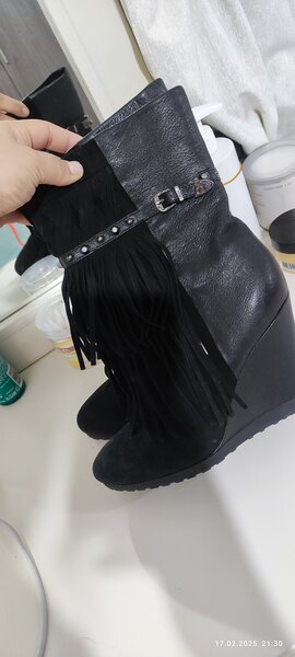 Демисезонные сапоги.