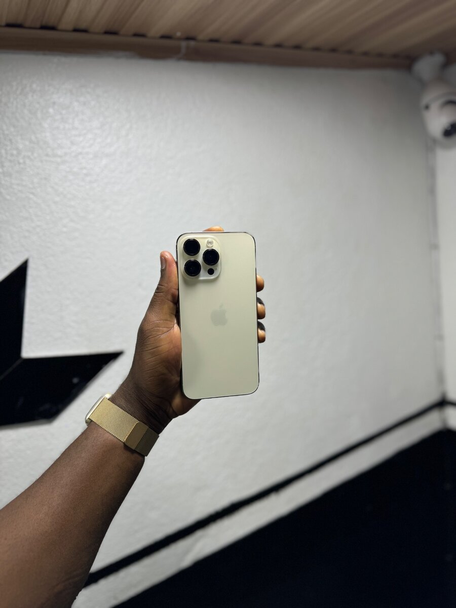 iPhone 14 pro max 128Go avec carton écran iCloud batterie 98