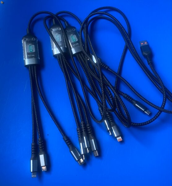 Câbles USB multi-connecteurs résistants