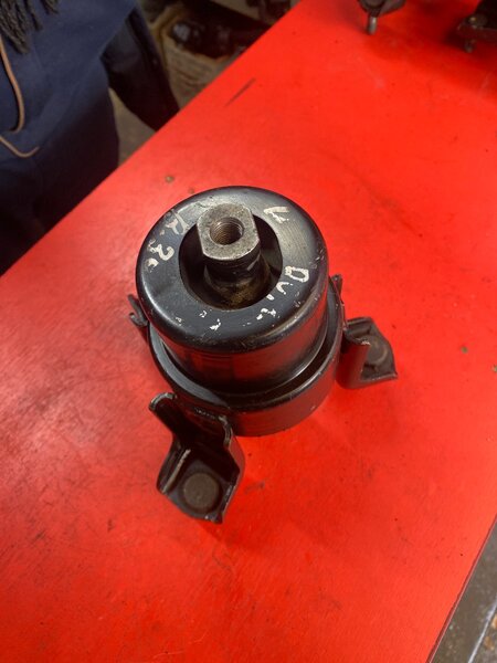 Подушка двигателя