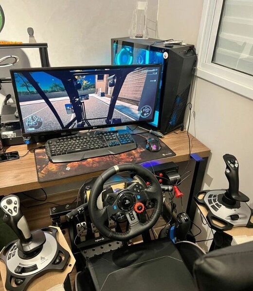 Volant de course Logitech pour PC