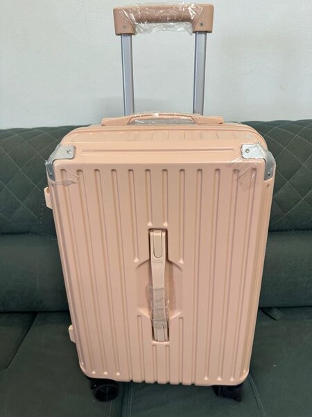 Smart Luggage with USB Port