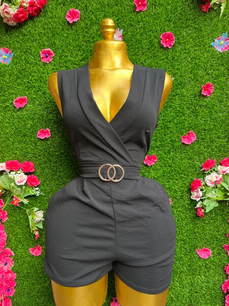 Combinaison élégante ceinturée