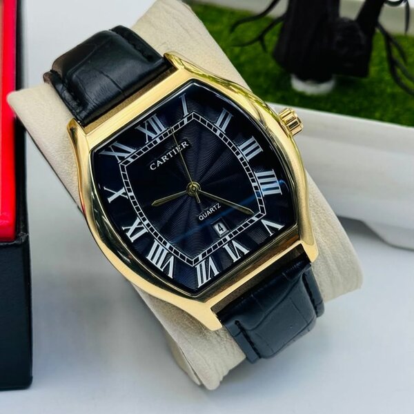 Montre Cartier en cuir noir