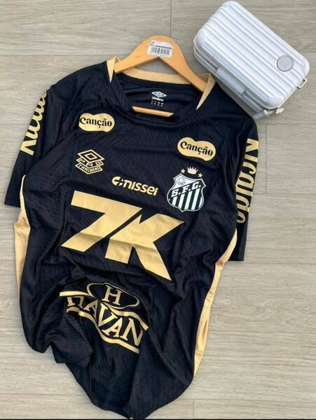 Maillot de foot homme noir et or