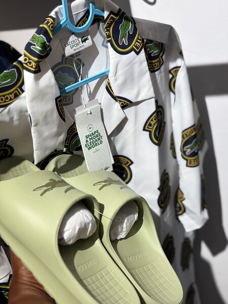 Claquettes en caoutchouc Lacoste