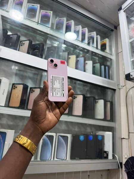 iPhone 15 couleur rose