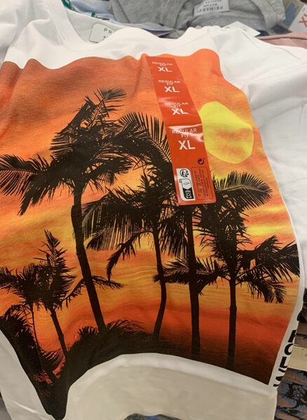 T-shirt graphique moderne