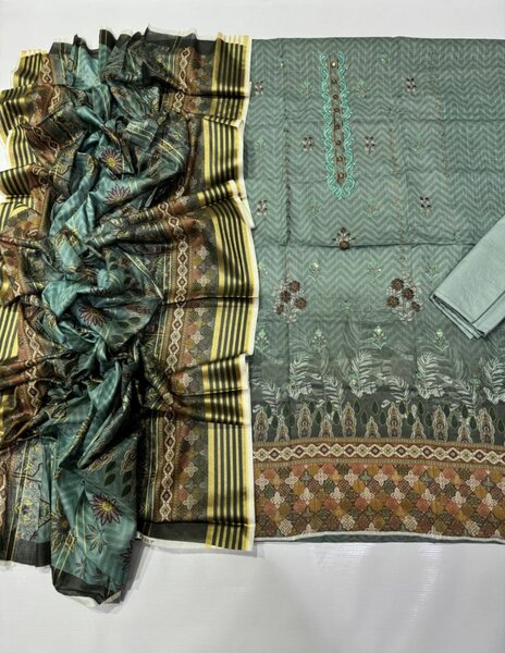 Lady's Embroiderer Lawn 3pc Suit