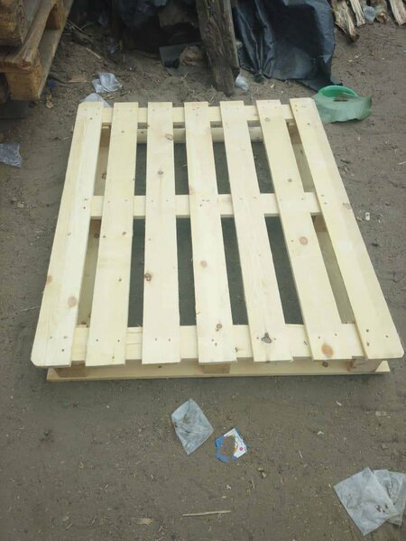 Palette en bois solide