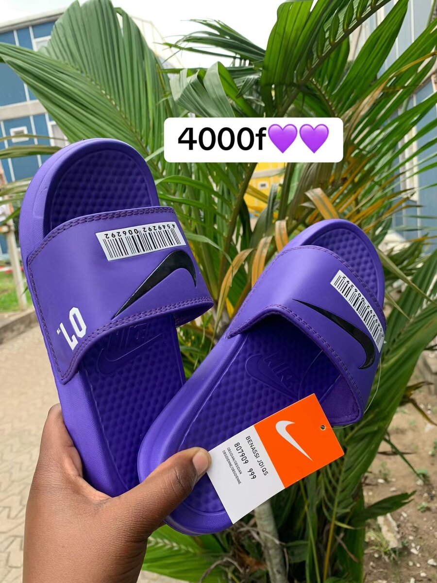 Claquettes Nike colorées unisexes