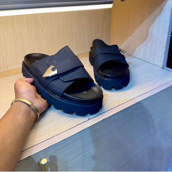 Mules noires élégantes