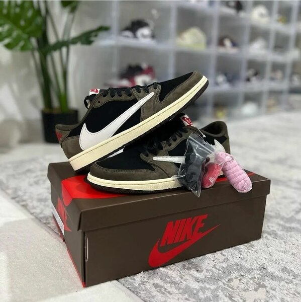 Air Jordan 1 Low travis scott