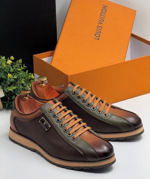 LOUIS VUITTON SNEAKERS