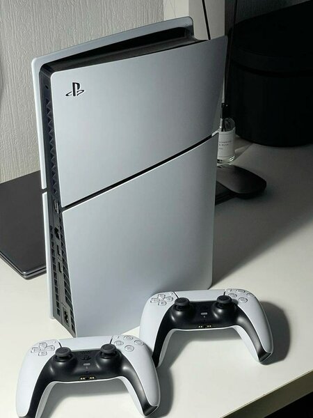 PlayStation 5 Console avec 2 manettes