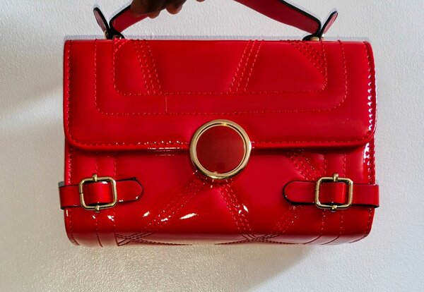 Sac à main rouge élégant