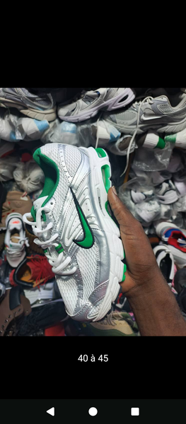 Baskets blanches et vertes