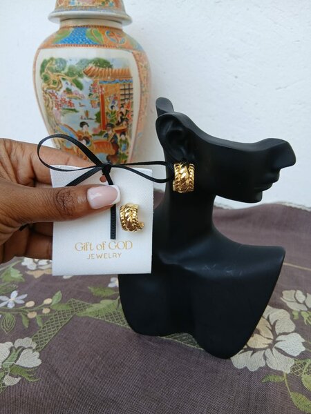 Boucles d'oreilles dorées chic