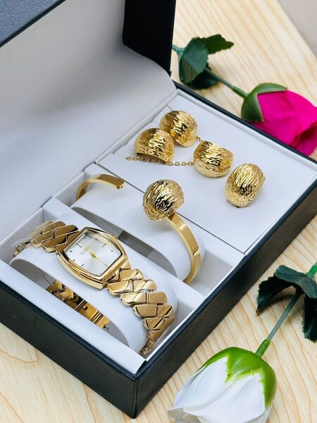 Ensemble montre et bijoux en or