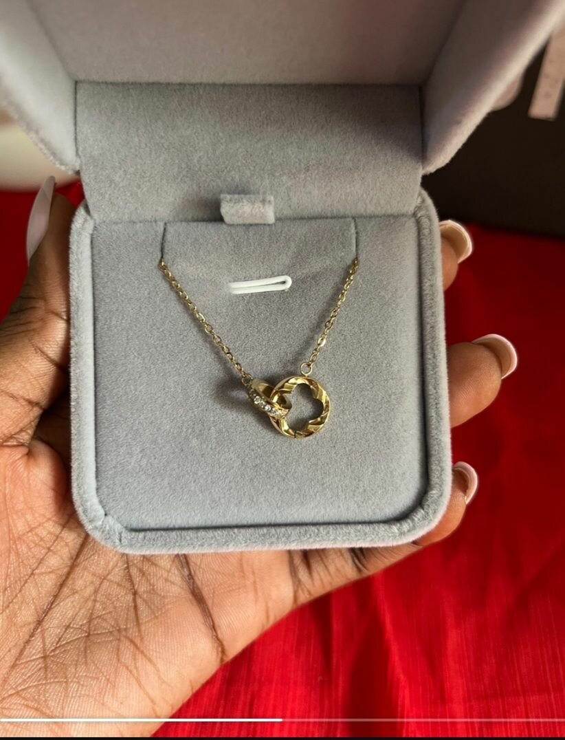 Collier pendentif élégant