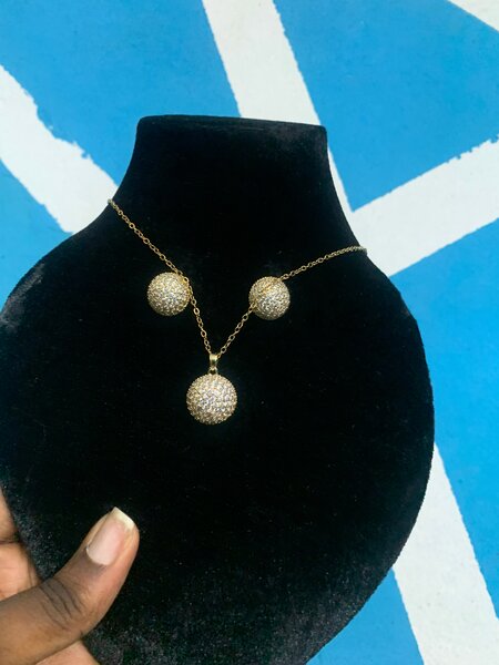 Collier élégant avec pendentifs