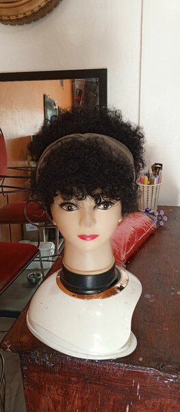 Perruque Frisée Courte