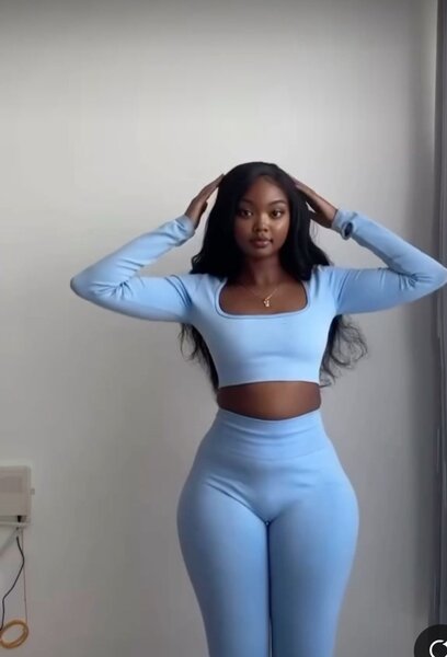 Ensemble sportif femme élégant