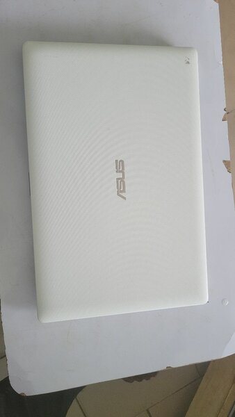 Asus  atom